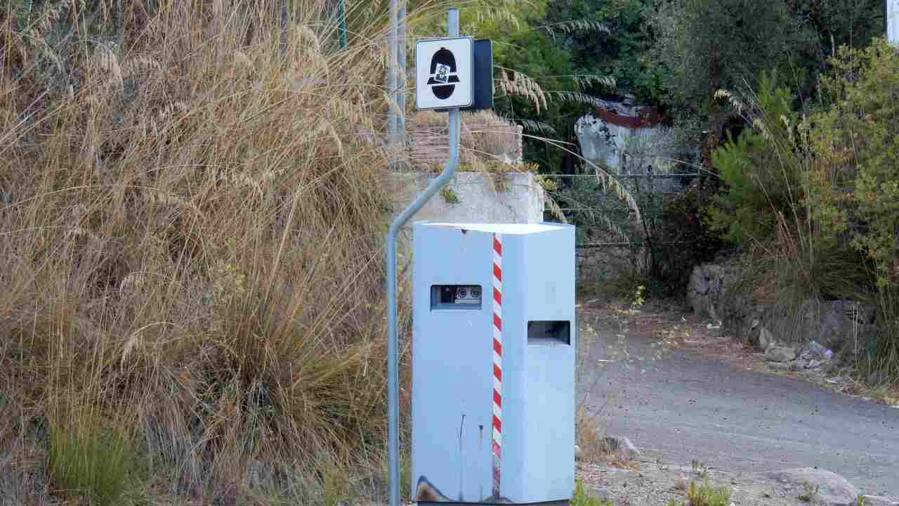 Un autovelox su strada