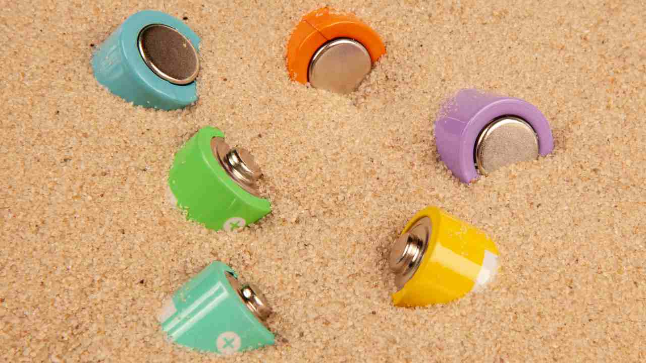 Batterie sotterrate dalla sabbia
