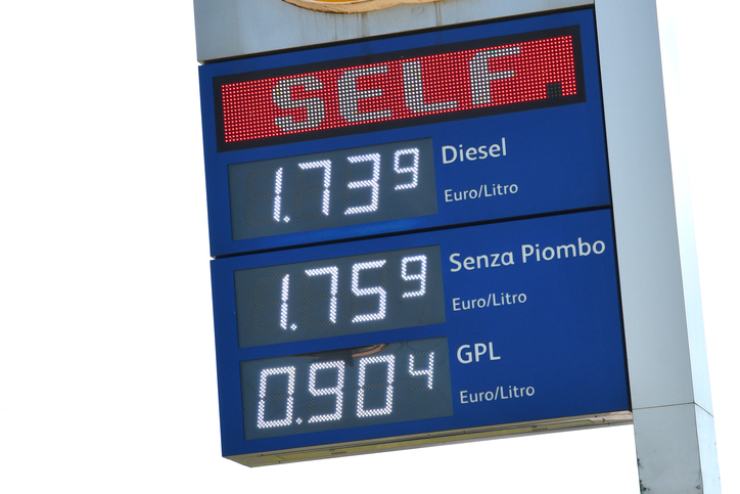 Cartello prezzi benzina