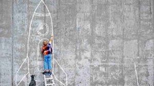 Bambino disegna astronave