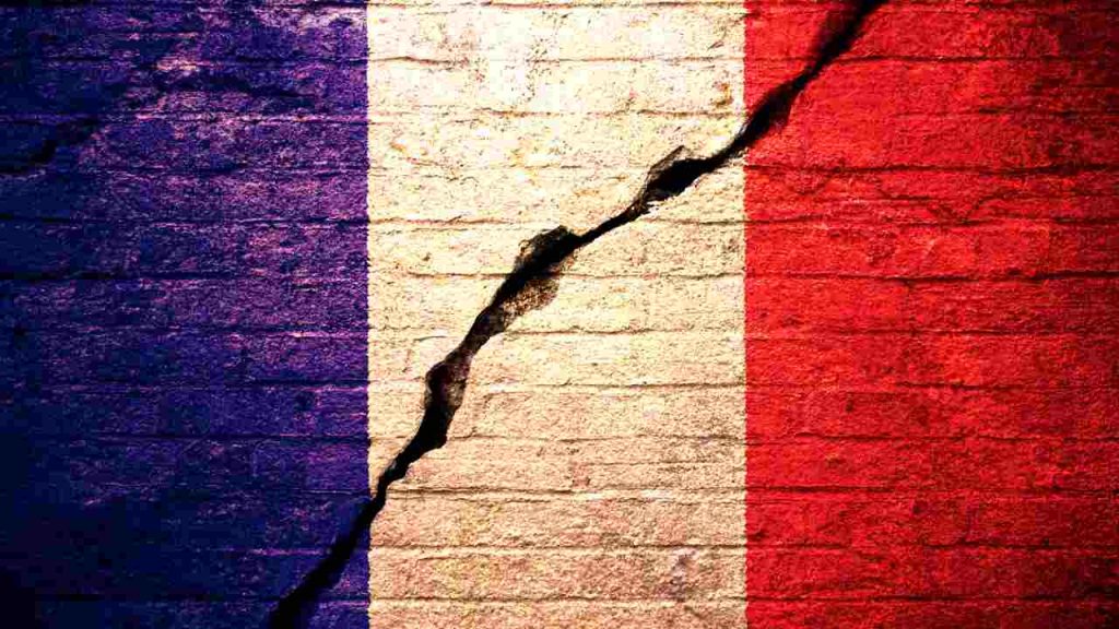 Muro rotto con la bandiera francese