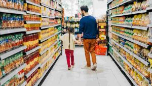 Una famiglia al supermercato
