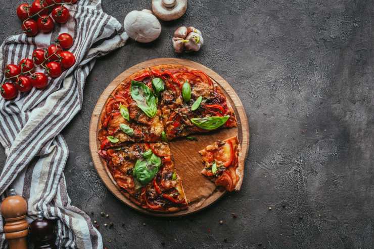 Pizza d'avena, preparata senza lievitazione