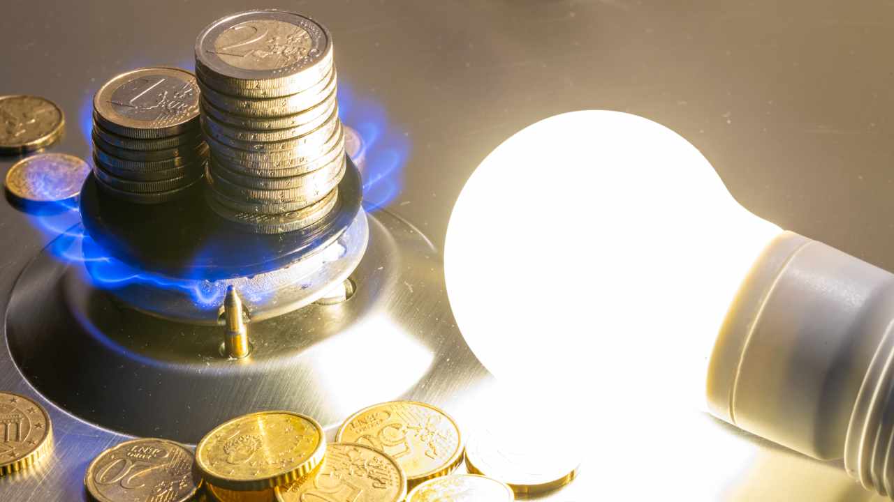 Attenzione alla tassa nascosta sui contratti di luce e gas